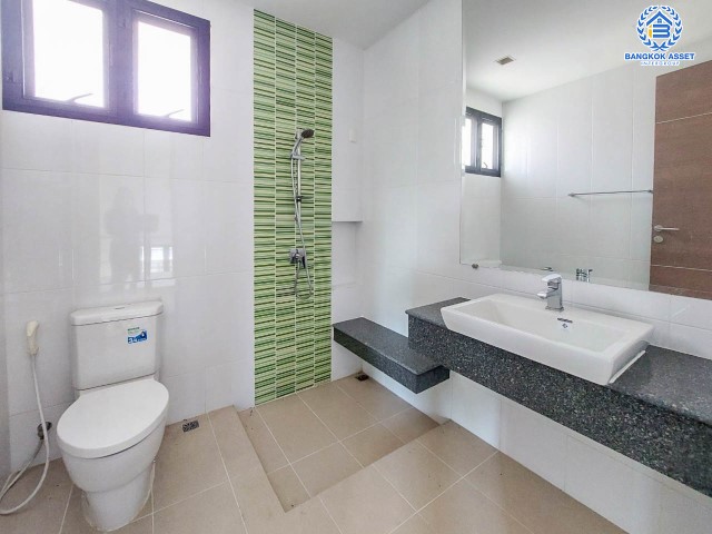 *****บ้านเดี่ยวมือสองย่านกรุงเทพฯ ม.สัมมากร นิมิตใหม่ เนื้อที่กว้าง 90 ตร.ว. ฟังก์ชัน 3 ห้องนอน 3 ห้องน้ำ ที่จอดรถ 3 คัน บ้านพร้อมอยู่ สภาพใหม่เอี่ยม ตั้งบนทำเลเดินทางสะดวก ใกล้ศูนย์การค้าแฟชั่น ไอส์แลนด์ เชื่อต่อถนนหลายสายทั้ง ถนนนิมิตใหม่ ถนนราษฎร์อุทิศ ฯลฯ จองเลย!